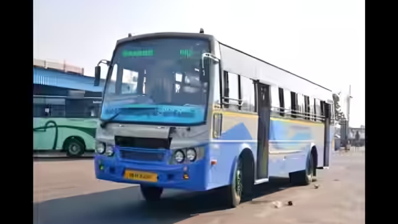 பெண்களை ஏற்றாமல் சென்ற அரசு பேருந்து ஓட்டுநர், நடத்துநர் பணியிடை நீக்கம்