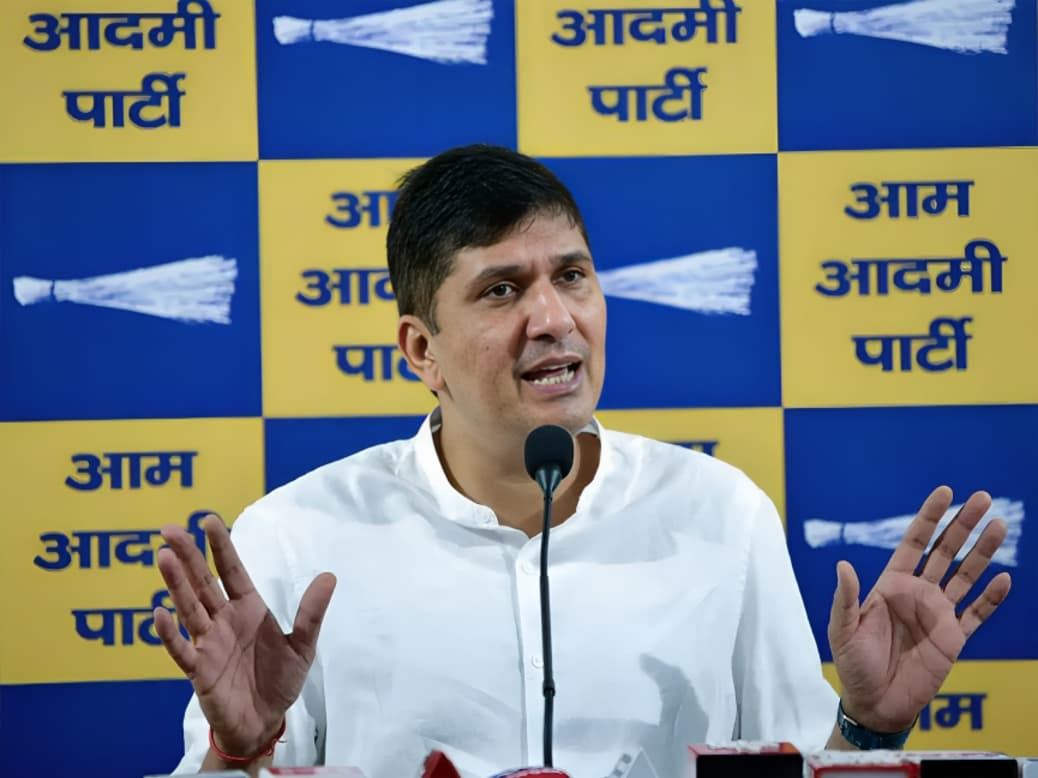 AAP Gives Delhi Government 24-Hour Ultimatum to Withdraw Home Alcohol Delivery Policy