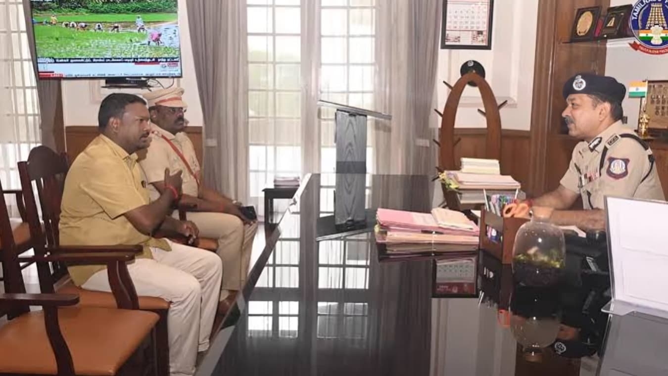 காணாமல் போன 12 வயது சிறுவனை மீட்க உதவிய ஆட்டோ ஓட்டுநர்; டிஜிபி நேரில் பாராட்டி வெகுமதி!