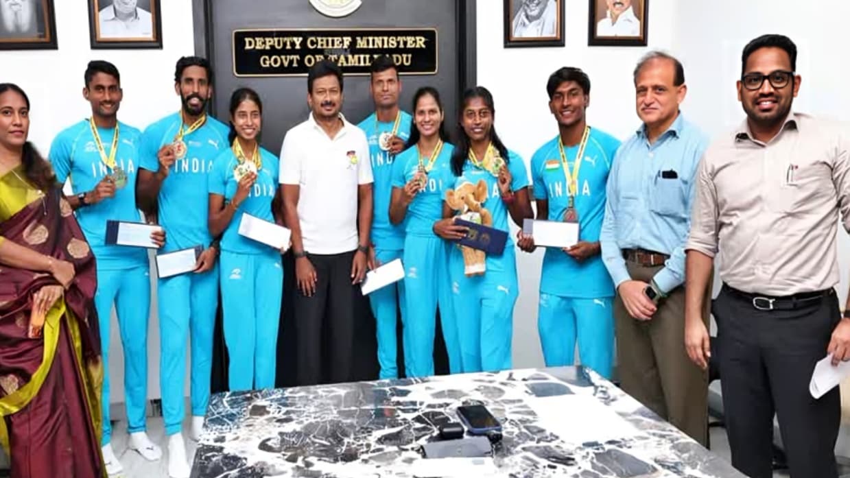 மாற்றுத்திறன் விளையாட்டு வீரர், வீராங்கனைகளை நேரில் அழைத்துப் பாராட்டிய உதயநிதி ஸ்டாலின்
