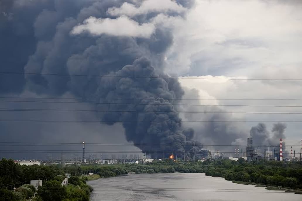 Fire Breaks Out at Russia’s Novokuybyshevsk Oil Refinery After Suspected Ukrainian Drone Attack