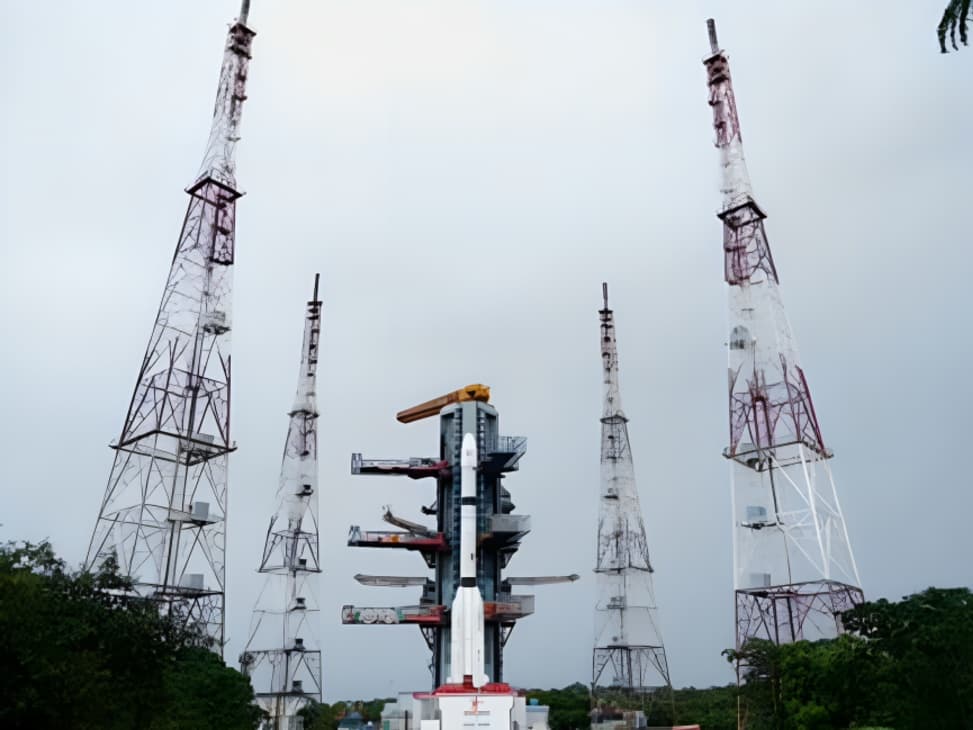 விண்ணில் சீறிப்பாய்ந்த ஜிஎஸ்எல்வி எஃப்18 ராக்கெட் இஸ்ரோவின் என்விஎஸ் 03 செயற்கைக்கோள் வெற்றிகரமாக நிலைநிறுத்தம்
