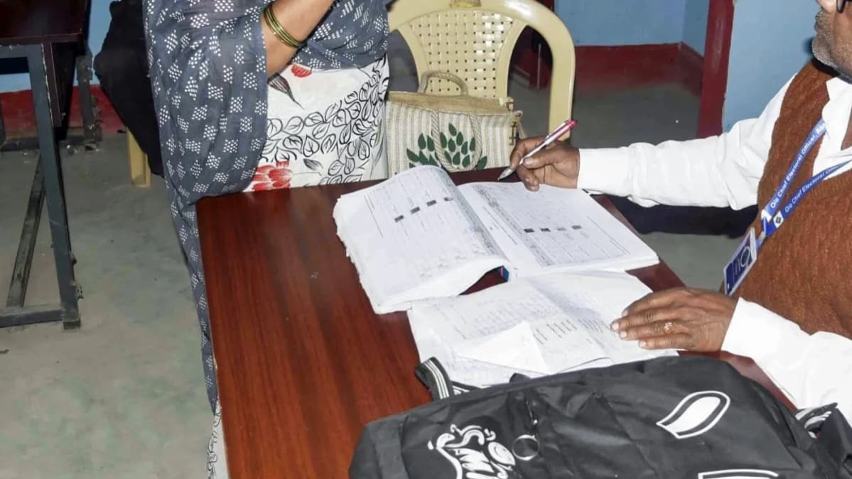 Supreme Court Directs Election Commission to Examine Bulk Filing of Form 7 Applications in Uttar Pradesh