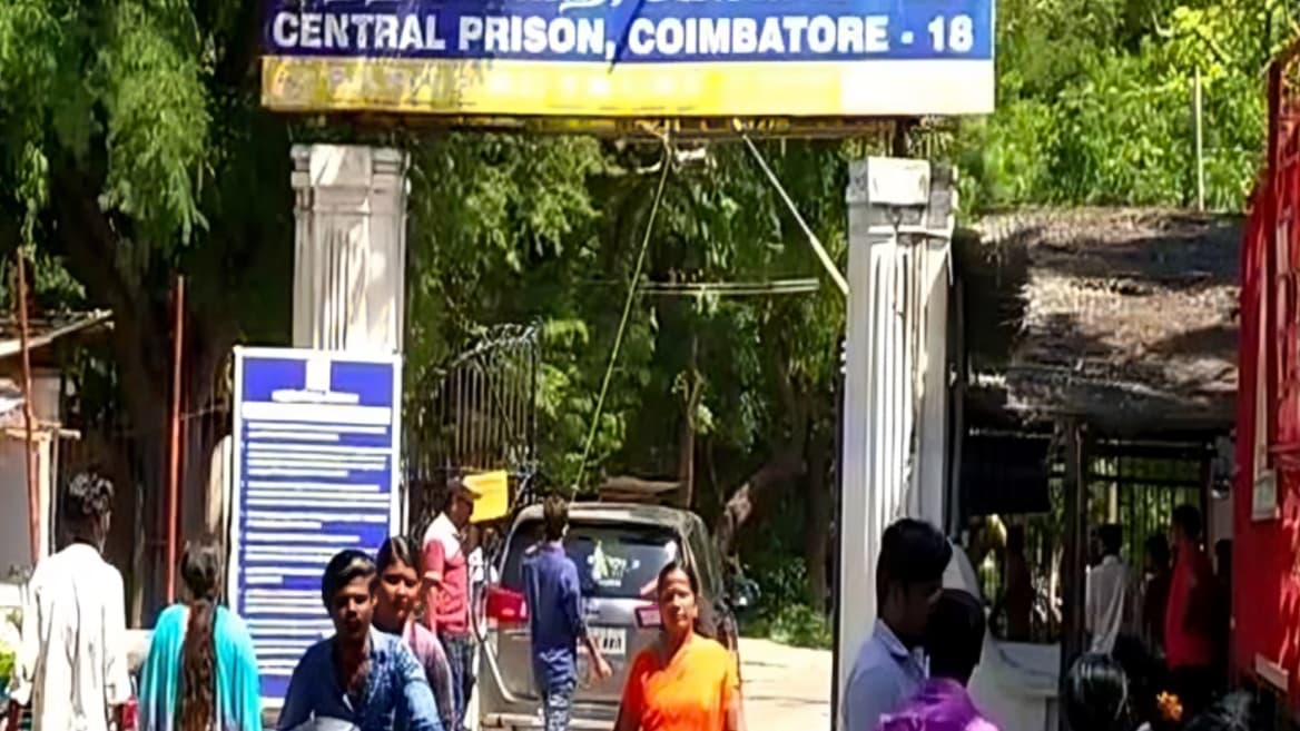 கோவை சிறையில் இருந்து கைதி தப்பியது எப்படி? காவல்துறை அறிக்கை வெளியீடு; 4 காவலர்கள் பணியிடை நீக்கம்